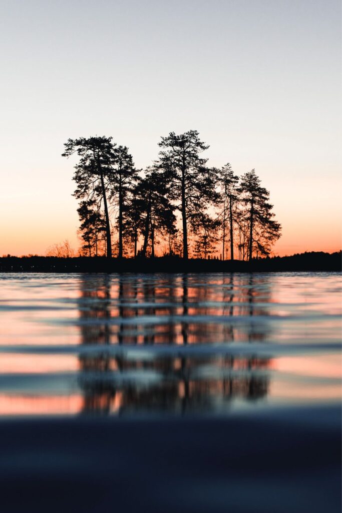 You use it everyday, but how does your water compare with those countries with the cleanest water in the world? Image by Niilo Isotalo via Unsplash #cleanestwaterintheworld #bestwaterintheworld #bestdrinkingwaterintheworld #besttapwaterintheworld #whohasthecleanestwaterintheworld