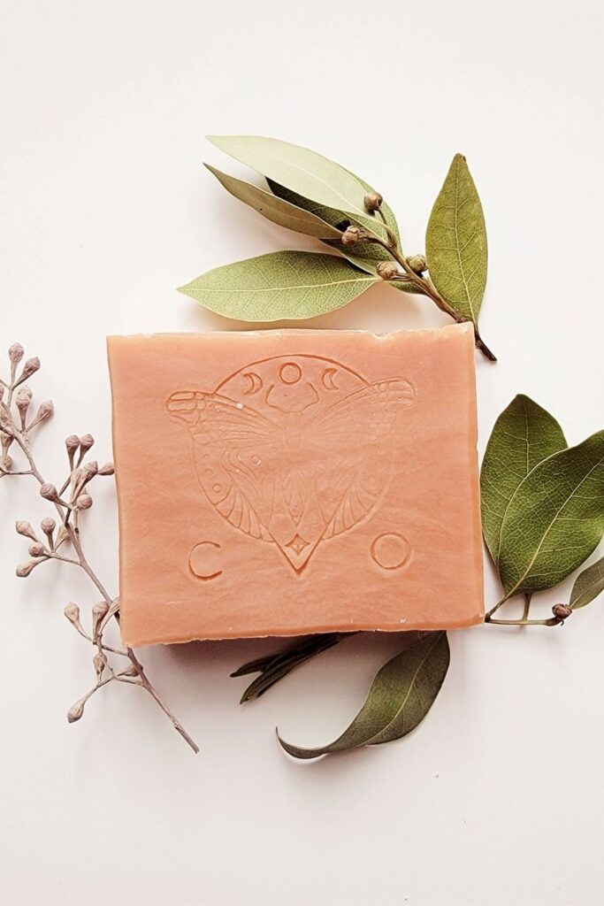 Clean your hands and help to clean up the planet. As something we all use, just think of the impact it would have if everyone made the switch to zero waste hand soap.Image by Winter 1884#zerowastehandsoap#plasticfreehandsoap#sustainablejungle