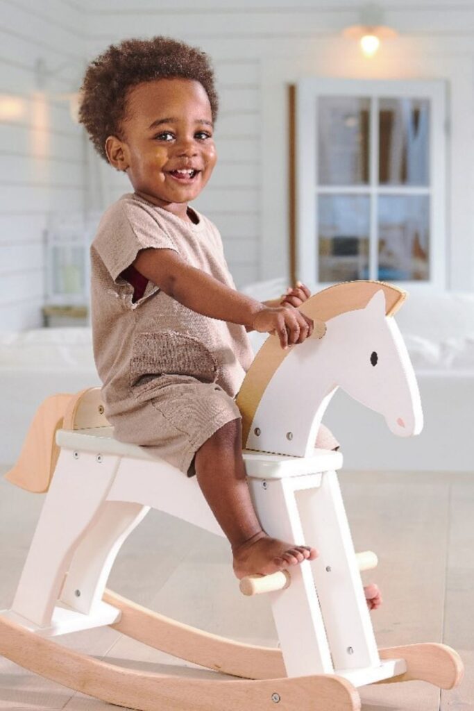 We can’t tell you how to parent but we can help you with your eco-guilt! These eco friendly toy brands will give your child the best… Image by Tender Leaf Toys #ecofriendlytoys #bestecofriendlytoys #ecofriendlytoybrands #ecofriendlybabytoys #ecofriendlykidstoys #sustainabletoys #bestsustainabletoys #sustainabletoybrands #sustainablechildrenstoys #sustainablejungle