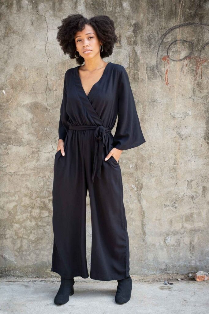 Want to take a romper-round the world of sustainable jumpsuits with us? Jumpsuits, rompers, overalls, one pieces from the best… Image by tonlé #sustainablejumpsuits #bestsustainablejumpsuits #sustainablefashionjumpsuits #ethicaljumpsuits #ecofriendlyjumpsuits #sustainablejungle