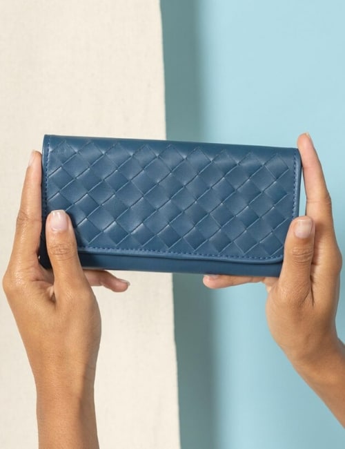 11 Sustainable Wallet Brands Helping You Invest In Our PlanetImage by Deux Mains#sustainablewallets #sustainablewalletbrands #sustainableleatherwallet #ecofriendlywallets #ecofriendlywomenswallets #ecofriendlywalletsformen #sustainablejungle