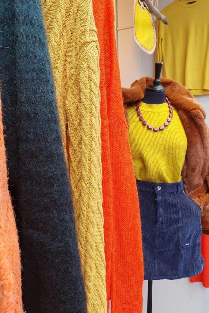 With bustling markets, chic boutiques, and reworked vintage brands, London thrift stores are heaven on earth for eco-conscious fashionistas. So if you’re wondering which London second-hand shops are most worthy of a visit, this list is for you. Image by Fara #londonthriftstores #sustainablejungle