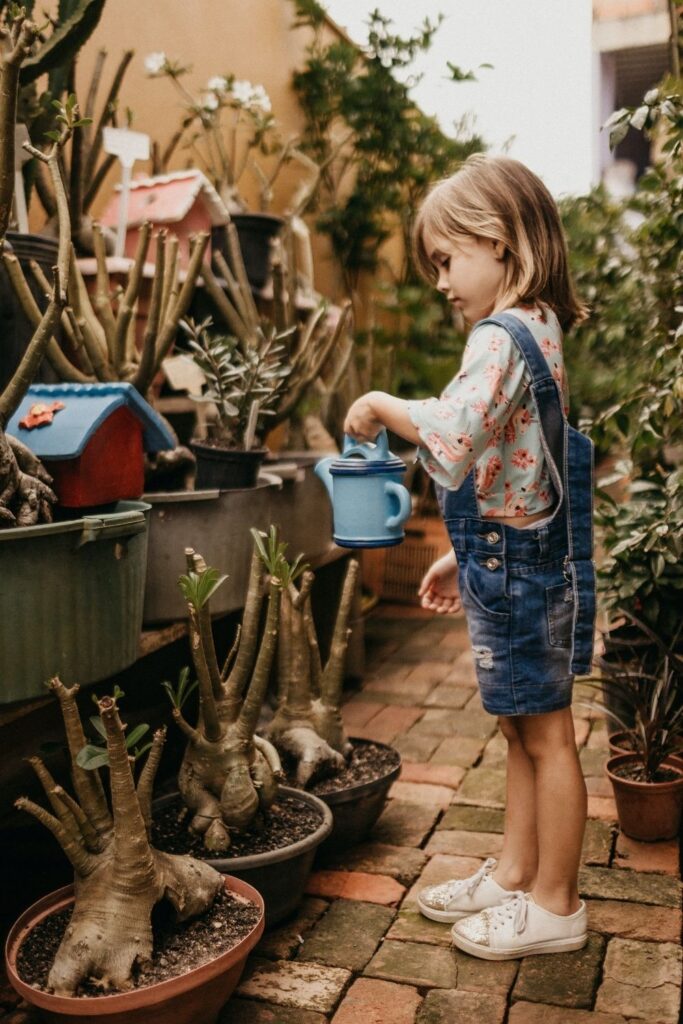 Think your child is too young to make a difference? Think again. Sustainability for kids embodies and imbues your kid’s… Image by Jonathan Borba via Unsplash #sustainabilityforkids #sustainabilityactivitiesforkids #whatissustainabilityforkids #sustainabilityprojectsforkids #sustainablejungle