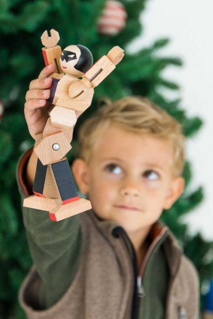 We can’t tell you how to parent but we can help you with your eco-guilt! These eco friendly toy brands will give your child the best… Image by Once-Kids #ecofriendlytoys #bestecofriendlytoys #ecofriendlytoybrands #ecofriendlybabytoys #ecofriendlykidstoys #sustainabletoys #bestsustainabletoys #sustainabletoybrands #sustainablechildrenstoys #sustainablejungle