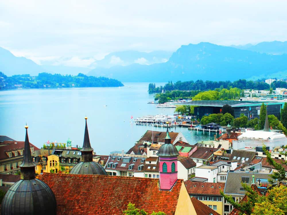 Sip, Sip Hooray: 11 Countries With The Cleanest Water In The World Image by Sustainable Jungle #cleanestwaterintheworld #bestwaterintheworld #cleanestdrinkingwaterintheworld #countrieswiththecleanestwater #purestwaterintheworld #sustainablejungle