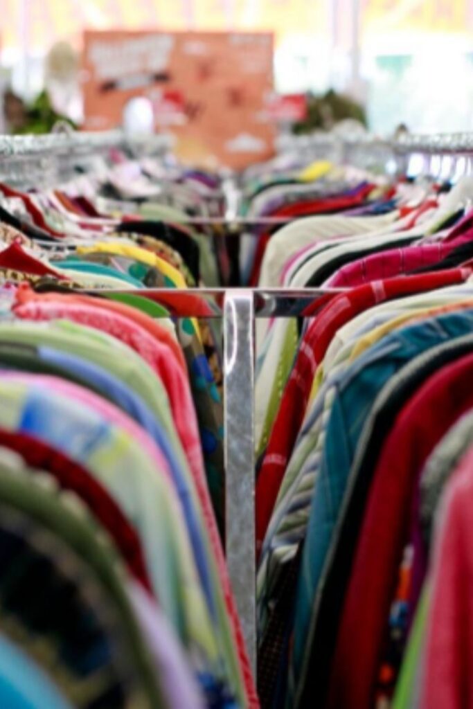 Looking for the best thrift stores in Dallas? You aren’t a-lone (star). Fortunately, everything’s bigger in Texas—and this also goes for their impressive range of secondhand steals. Image by Thrift World of Dallas #bestthriftstoresdallas #thriftstoresdallas #sustainablejungle