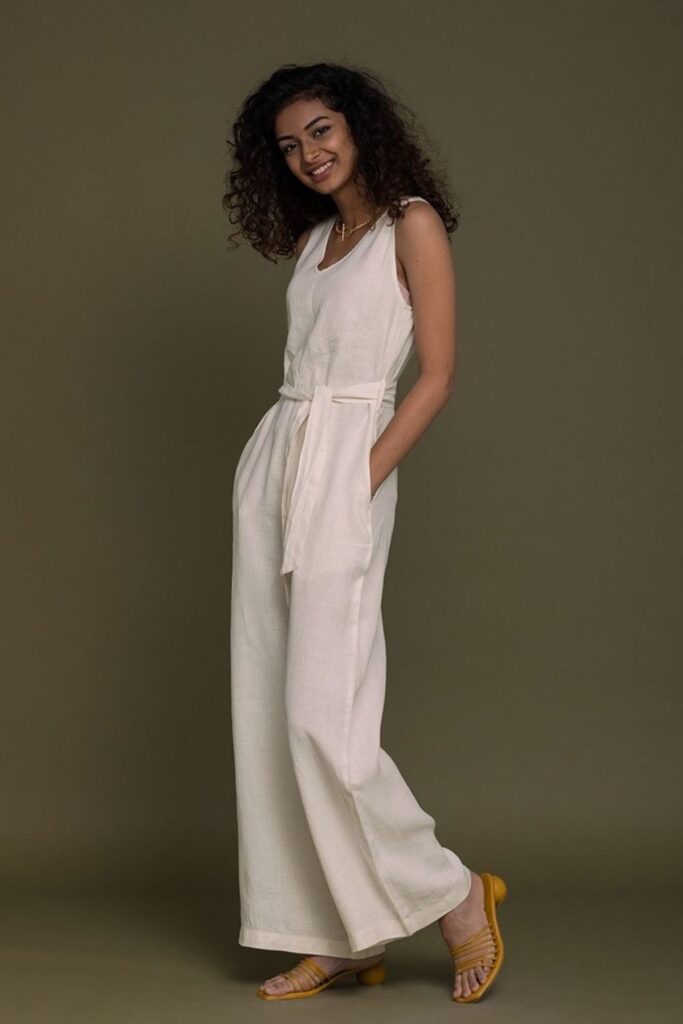 Want to take a romper-round the world of sustainable jumpsuits with us? Jumpsuits, rompers, overalls, one pieces from the best… Image by Urbankissed #sustainablejumpsuits #bestsustainablejumpsuits #sustainablefashionjumpsuits #ethicaljumpsuits #ecofriendlyjumpsuits #sustainablejungle