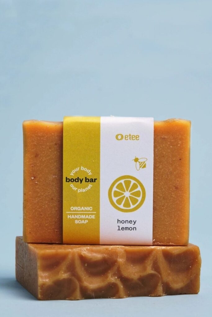 Clean your hands and help to clean up the planet. As something we all use, just think of the impact it would have if everyone made the switch to zero waste hand soap. Image by etee #zerowastehandsoap #plasticfreehandsoap #sustainablejungle