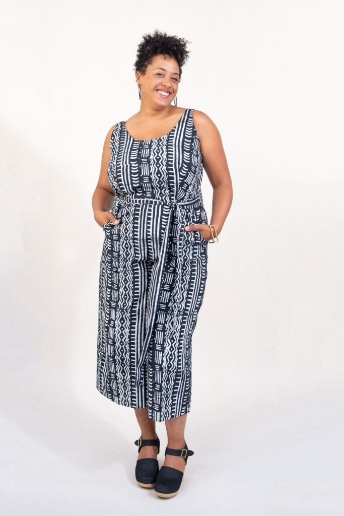 Want to take a romper-round the world of sustainable jumpsuits with us? Jumpsuits, rompers, overalls, one pieces from the best… Image by tonlé #sustainablejumpsuits #bestsustainablejumpsuits #sustainablefashionjumpsuits #ethicaljumpsuits #ecofriendlyjumpsuits #sustainablejungle