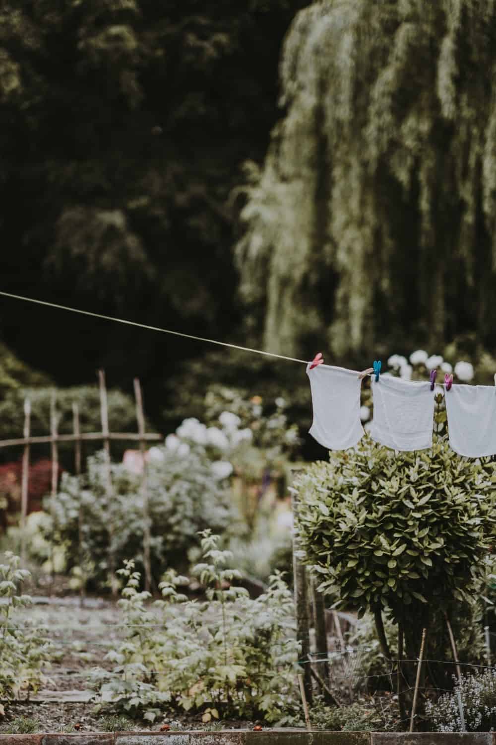 Wondering how to wash cloth nappies without making a mess of it? You’re not alone. It’s a common stumbling block for parents facing the “disposable vs cloth” diaper dilemma. Image by Annie Spratt via Unsplash #howtowashclothnappies #howtowashclothdiapers #sustainablejungle