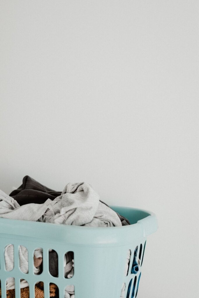 Wondering how to wash cloth nappies without making a mess of it? You’re not alone. It’s a common stumbling block for parents facing the “disposable vs cloth” diaper dilemma. Image by Annie Spratt via Unsplash #howtowashclothnappies #howtowashclothdiapers #sustainablejungle
