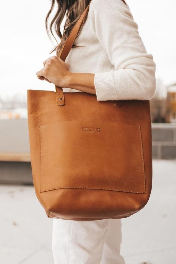 Do you have sustainability in the bag? Here's our list of the best ethical handbags and purses we could...  Image by Parker Clay #ecofriendlyhandbags #ecofriendlypurses #ethicalhandbags #ethicalpurses #sustainablejungle