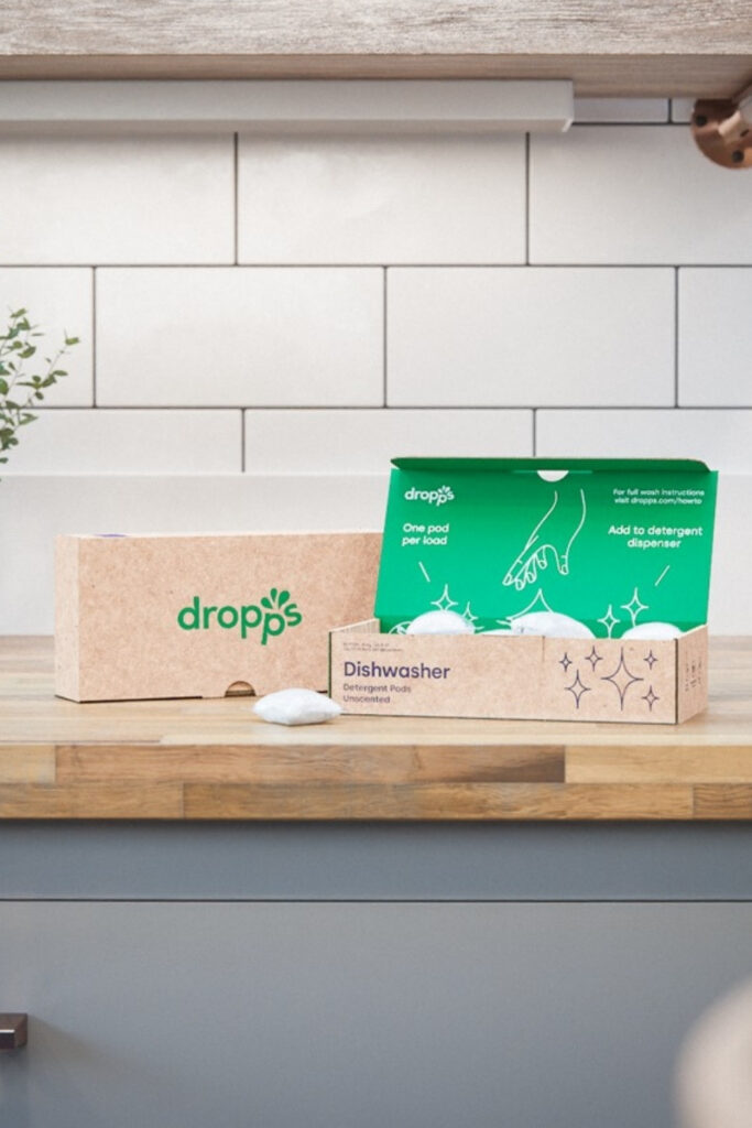 Washing dishes is such a chore. Thank goodness for dishwashers.With eco friendly dishwasher tablets we can take a load off ourselves while also taking a load off the planet.  Image by Dropps #ecofriendlydishwashertablets #ecodishwashertablets #sustainablejungle