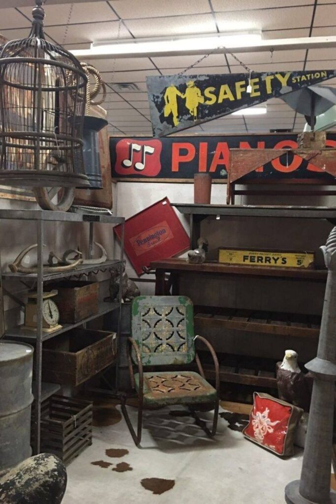 The best thrift stores in Austin join the city’s music and food draw cards for their quirky appeal across all tastes and budgets… Image by Austin Antique Mall #bestthriftstoresinAustin #bestthriftstoresAustin #thriftstoresAustin #thriftshopsAustin #Austinthriftstores #sustainablejungle