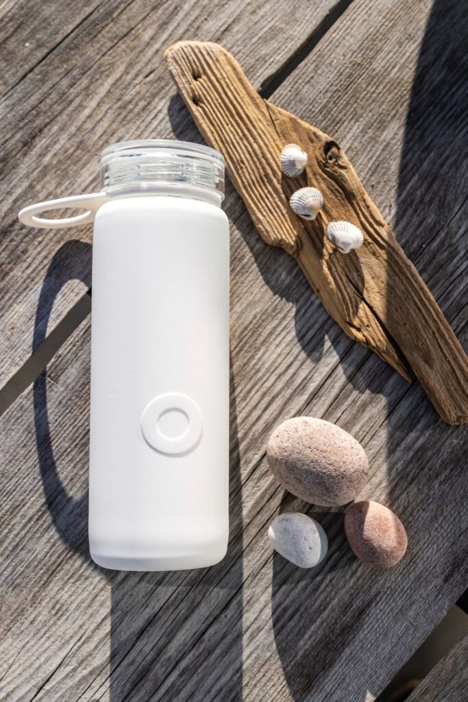 What is silicone, exactly? Is silicone plastic? And if so, is it any better than traditional plastics? Image by Bluewater Sweden via Unsplash #issiliconeplastic #sustainablejungle