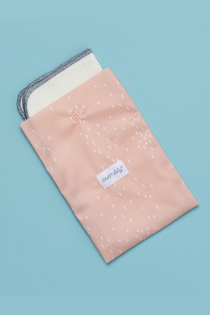 Switching to eco friendly baby wipes—especially the reusable kind—is one relatively simple way to clean up more than your baby’s bottom. Image by Esembly #ecofriendlybabywipes #compostablebabywipes #sustainablejungle