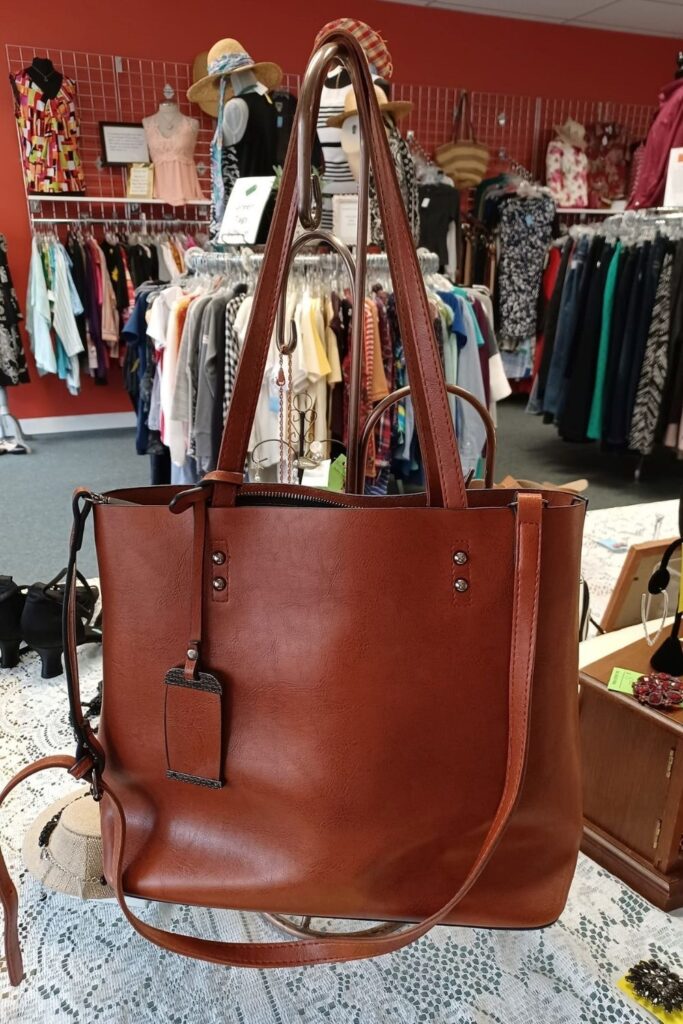 Allow the Windy City to sweep you away and carry you to the best thrift stores in Chicago. From budget-friendly basics to high-end Hermes, the city is ripe with opportunity for treasure hunters. Image by Norwood Life Society Thrift Shop #bestthriftstoresinchicago #sustainablejungle