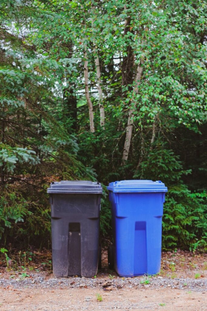 What is silicone, exactly? Is silicone plastic? And if so, is it any better than traditional plastics? Image by Sigmund via Unsplash #issiliconeplastic #sustainablejungle