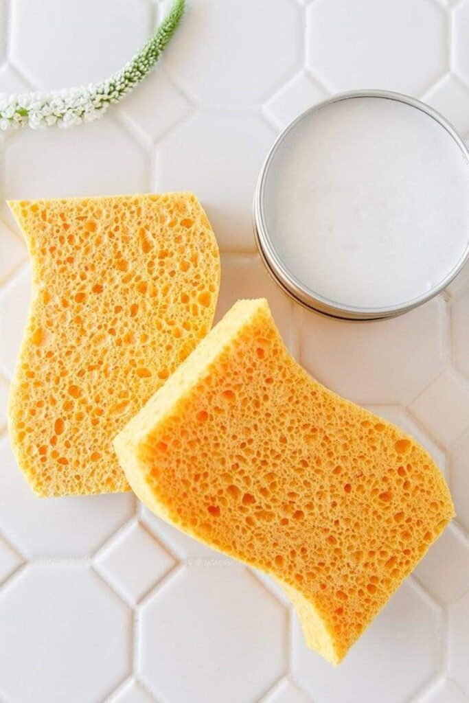 Eco friendly sponges are here to save the day and put a little sustainable sparkle in your bathroom or kitchen. Here’s our list of the best… Image by ZeroWasteStore #ecofriendlysponges #biodegradablesponges #sustainablejungle