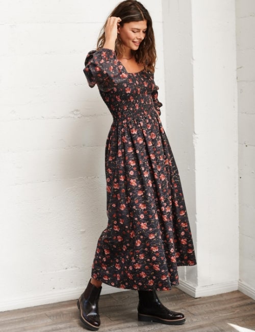 11 Ethical & Sustainable Dresses To Add Fair Trade Flare To Your Wardrobe Image by WVN #sustainabledresses #sustainablesummerdresses #ethicaldresses #sustainablefashiondresses #affordableethicaldresses #sustainableethicaldresses #sustainablejungle