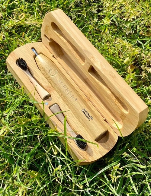 7 Sustainable Electric Toothbrush Brands For A (More) Eco-Friendly Buzz Image by Sustainable Tomorrow #sustainableelectrictoothrbrush #electrictoothbrushsustainable #ecofriendlyelectrictoothbrush #ecofriendlytoothbrushheads #ecoelectrictoothbrush #bestsustainableelectrictoothbrush #sustainablejungle