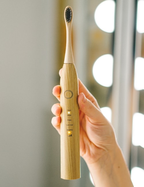 7 Sustainable Electric Toothbrush Brands For A (More) Eco-Friendly Buzz Image by Sustainable Tomorrow #sustainableelectrictoothrbrush #electrictoothbrushsustainable #ecofriendlyelectrictoothbrush #ecofriendlytoothbrushheads #ecoelectrictoothbrush #bestsustainableelectrictoothbrush #sustainablejungle