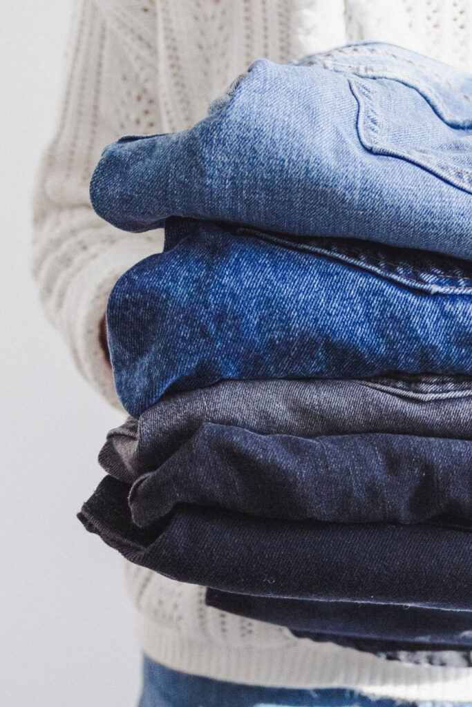 Wondering where to recycle old clothing? Good! More of us should, as just 1% of clothing is currently recycled worldwide. The vast majority… Image by Maude Frederique Lavoie via Unsplash #recycleoldclothes #howtorecycleoldclothes #wheretorecycleoldclothes #recycleoldclothing #howtorecycleoldclothing #recyclingprogramsforclothes #textilerecyclingprograms #wheretorecyclewornoutclothing #sustainablejungle