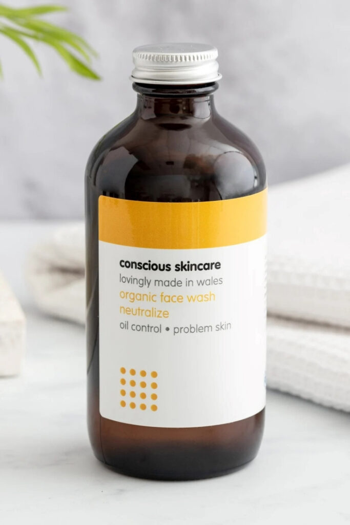 Natural and organic face wash is the skin superhero here and a critical component of any organic skincare routine. Here are the sustainable face wash brands we think will leave your pores (and the planet) feeling their most clean Image by Conscious Skincare #sustainablefacewash #ecofriendlyfacewash #organicfacewash #naturalfacewash #sustainablejungle