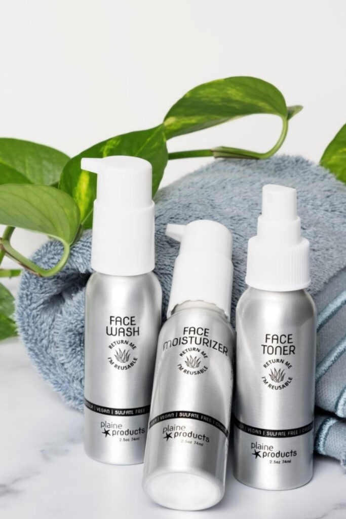 Natural and organic face wash is the skin superhero here and a critical component of any organic skincare routine. Here are the sustainable face wash brands we think will leave your pores (and the planet) feeling their most clean Image by Plaine Products #sustainablefacewash #ecofriendlyfacewash #organicfacewash #naturalfacewash #sustainablejungle