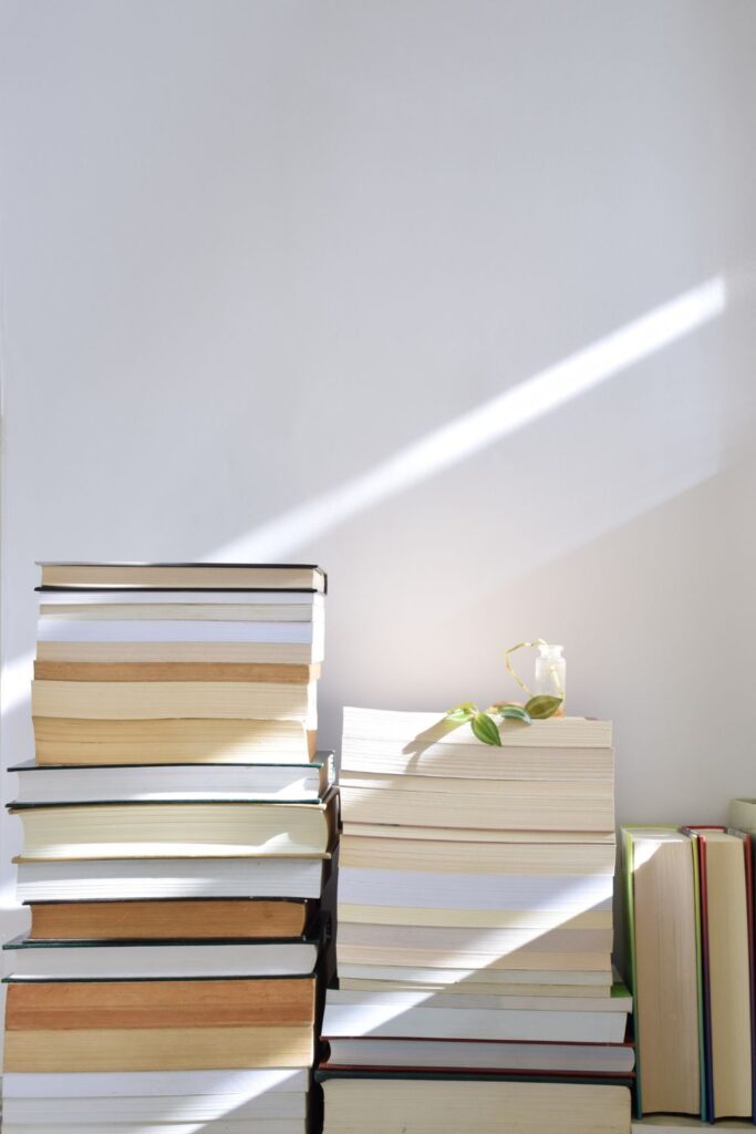 Wondering what to do with old books that are cluttering your shelves? Recycle them? Compost them? Dispose of them… Image by Asal Lofti via Unsplash #whattodowitholdbooks #whattodowitholdhardcoverbooks #whattodowitholdpaperbackbooks #recyclebooks #recycleoldbooks #canbooksberecycled #howtorecycleoldbooks #howtogetridofoldbooks #donateusedbooks #sustainablejungle