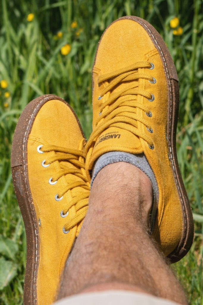 Want to take a stroll down sustainability street with us? Because we’re sole-d on recycled shoes. Tennies made of trash, boots out of… Image by Langbrett #recycledshoes #recycledmaterialshoes #recycledwaterbottleshoes #recycledshoesbrands #bestrecycledshoes #shoesmadefromrecycledplastic #shoesmadefromrecycledmaterials #shoesmadeofrecycledplastic #sustainablejungle