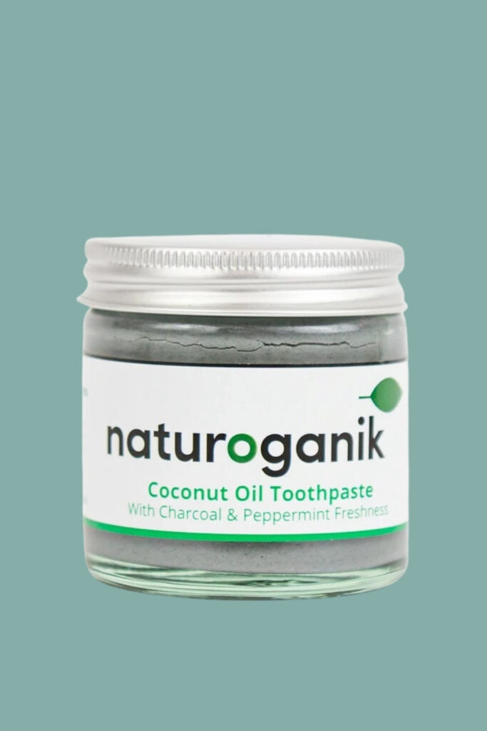 If you’re looking for a planet friendly way to polish your smile, palm oil free toothpaste is positively tooth-tastic way to brush. Image by Naturorganik #palmoilfreetoothpaste #bestpalmoilfreetoothpaste #palmoilfreetoothpastebrands #sustainablejungle