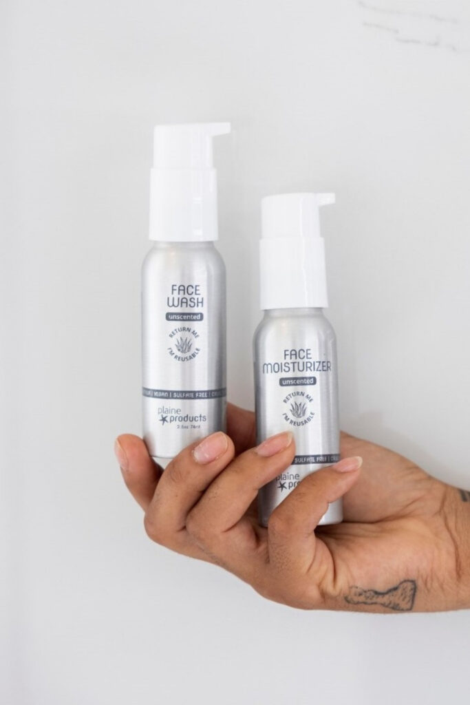 Natural and organic face wash is the skin superhero here and a critical component of any organic skincare routine. Here are the sustainable face wash brands we think will leave your pores (and the planet) feeling their most clean Image by Plaine Products #sustainablefacewash #ecofriendlyfacewash #organicfacewash #naturalfacewash #sustainablejungle