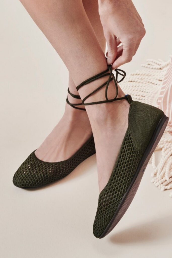 Want to take a stroll down sustainability street with us? Because we’re sole-d on recycled shoes. Tennies made of trash, boots out of… Image by Rothy's #recycledshoes #recycledmaterialshoes #recycledwaterbottleshoes #recycledshoesbrands #bestrecycledshoes #shoesmadefromrecycledplastic #shoesmadefromrecycledmaterials #shoesmadeofrecycledplastic #sustainablejungle