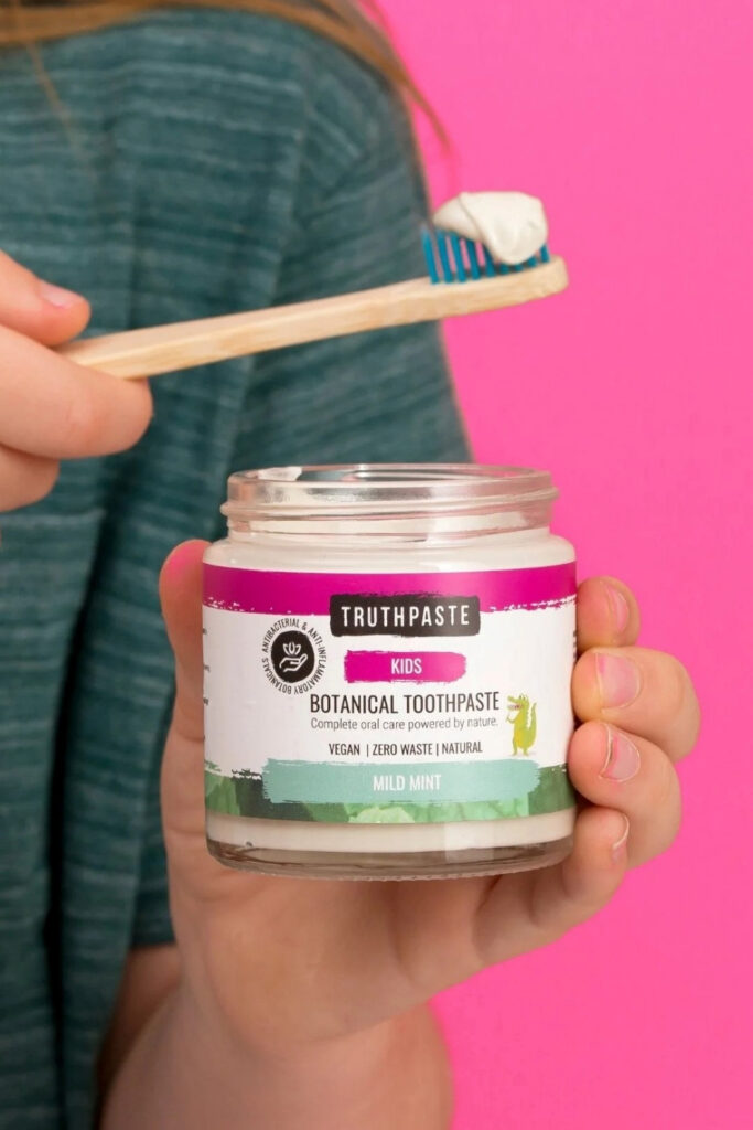 If you’re looking for a planet friendly way to polish your smile, palm oil free toothpaste is positively tooth-tastic way to brush. Image by Truthpaste #palmoilfreetoothpaste #bestpalmoilfreetoothpaste #palmoilfreetoothpastebrands #sustainablejungle