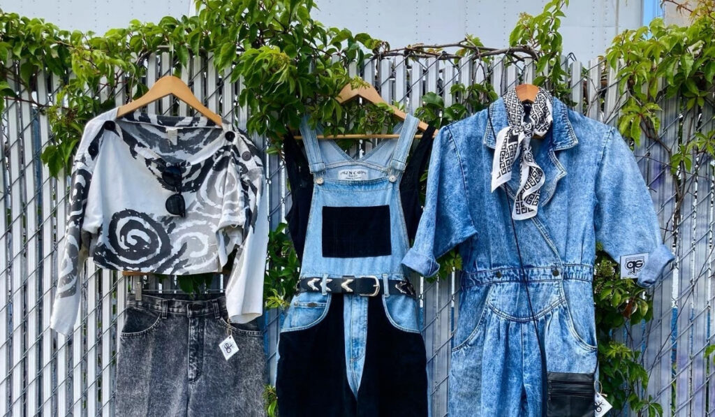 Heading to Orlando? Sure it’s the theme park capital of the world but the best thrift stores in Orlando are more magical than Disney for… Image by Etoile Boutique #bestthriftstoresinorlando #thriftstoresinorlando #thriftstoresorlando #thriftstoresinorlandoflorida #orlandothriftstores #thriftshopsorlando #sustainablejungle