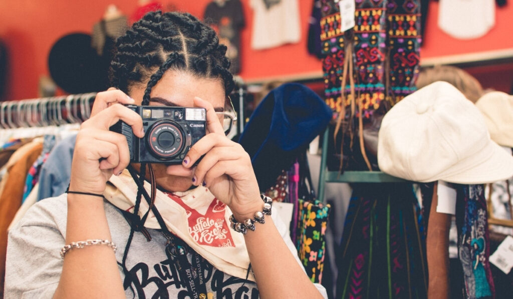 Hot weather, cacti, Camelback Mountain…the thrift stores in Phoenix are the sustainable oasis in the desert metropolis filled with… Image by Buffalo Exchange #thriftstoresphoenix #bestthriftstoresphoenix #phoenixthriftstores #thriftstoresinphoenix #bestthriftstoresinphoenix #sustainablejungle