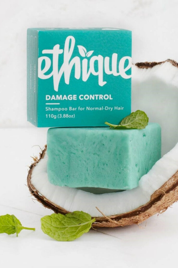 Let’s lather up a list of palm oil free shampoo. Because reducing your reliance on palm oil that’s responsible for deforestation and… Image by Ethique #palmoilfreeshampoo #palmoilfreeconditioner #palmoilfreeshampoobars #shampoowithoutpalmoil #veganpalmoilfreeshampoo #bestpalmoilfreeshampoo #sustainablejungle