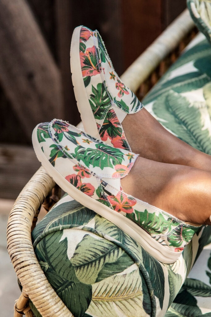 Will hemp shoes get you high? Highly sustainable, yes! We’re talking hemp shoes, hemp sneakers, hemp sandals, hemp slip-ons, and high top hemps… Image by Sanuk #hempshoes #menshempshoes #womenshempshoes #shoesmadeofhemp #besthempshoes #hempshoebrands #sustainablejungle