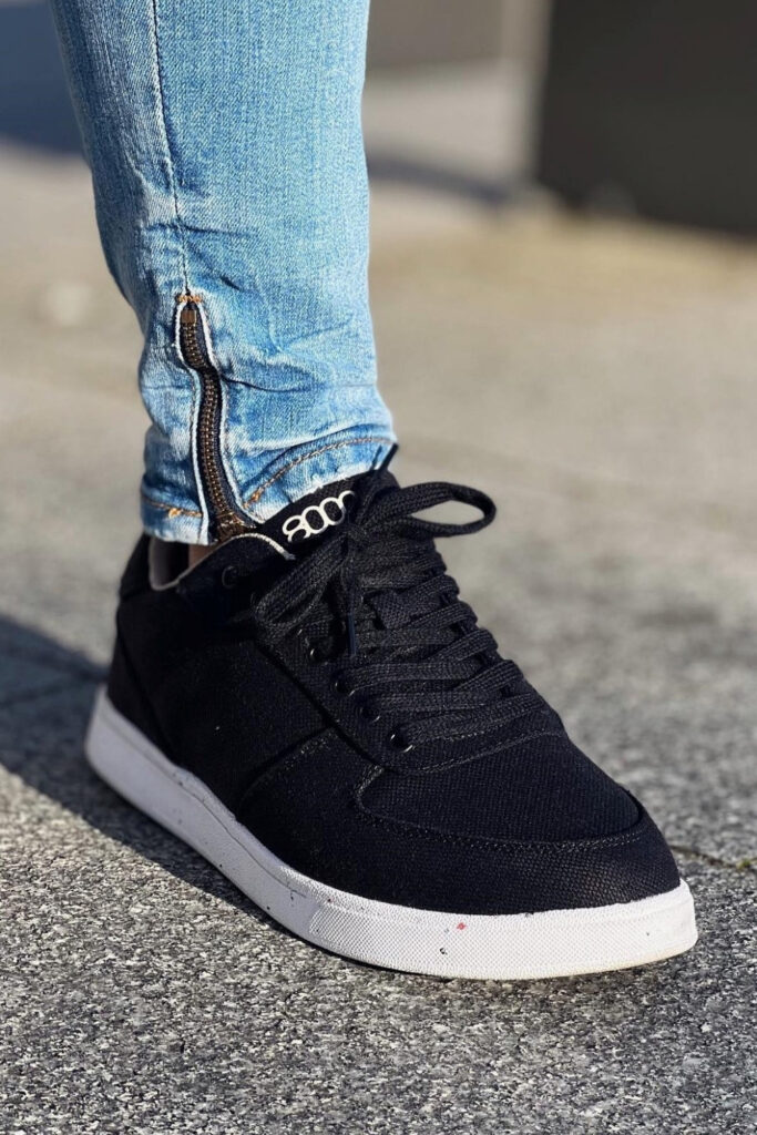Will hemp shoes get you high? Highly sustainable, yes! We’re talking hemp shoes, hemp sneakers, hemp sandals, hemp slip-ons, and high top hemps… Image by 8000Kicks #hempshoes #menshempshoes #womenshempshoes #shoesmadeofhemp #besthempshoes #hempshoebrands #sustainablejungle