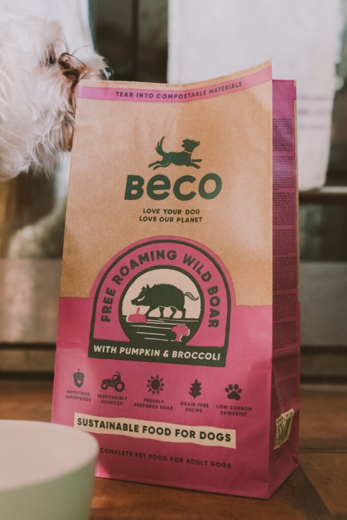 Attention all conscious pet owners: you can help change the world, one sustainable kibble at a time with these eco friendly dog food options. Image by Beco Pets #ecofriendlydogfood #sustainabledogfood #sustainablejungle