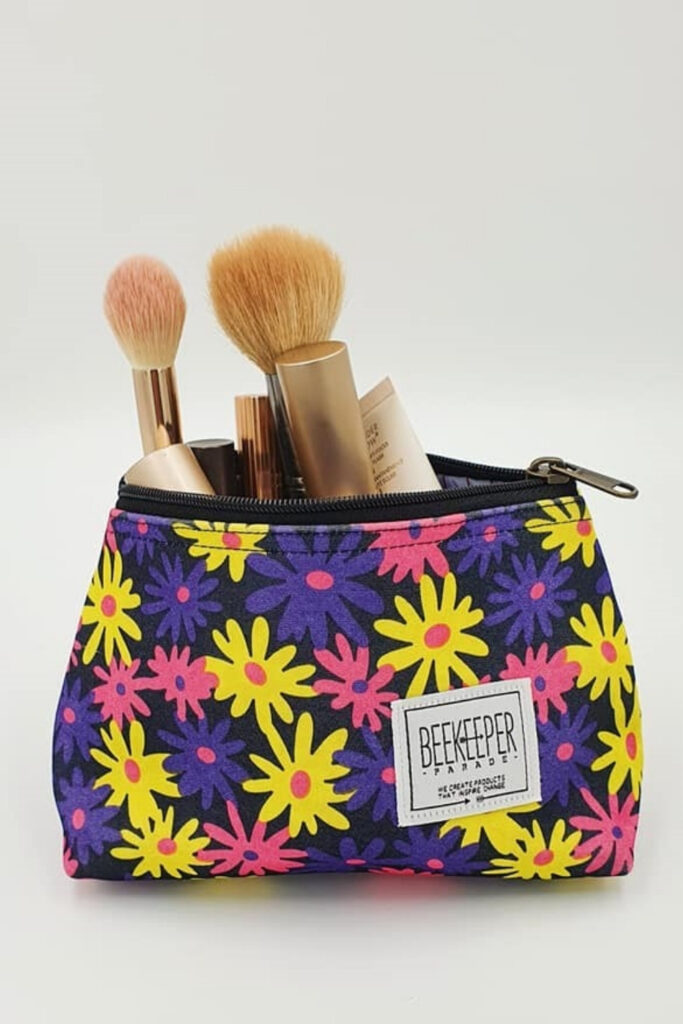 The cat’s out of the sustainable makeup bag. What you put your cosmetics in matters just as much as the cosmetics itself. Like the many… Image by Beekeeper Parade #sustainablemakeupbags #bestsustainablemakeupbags #mostsustainablemakeupbags #ecofriendlymakeupbags #recycledmakeupbags #sustainabletoiletrybags #sustainablecosmeticsbags #sustainablejungle