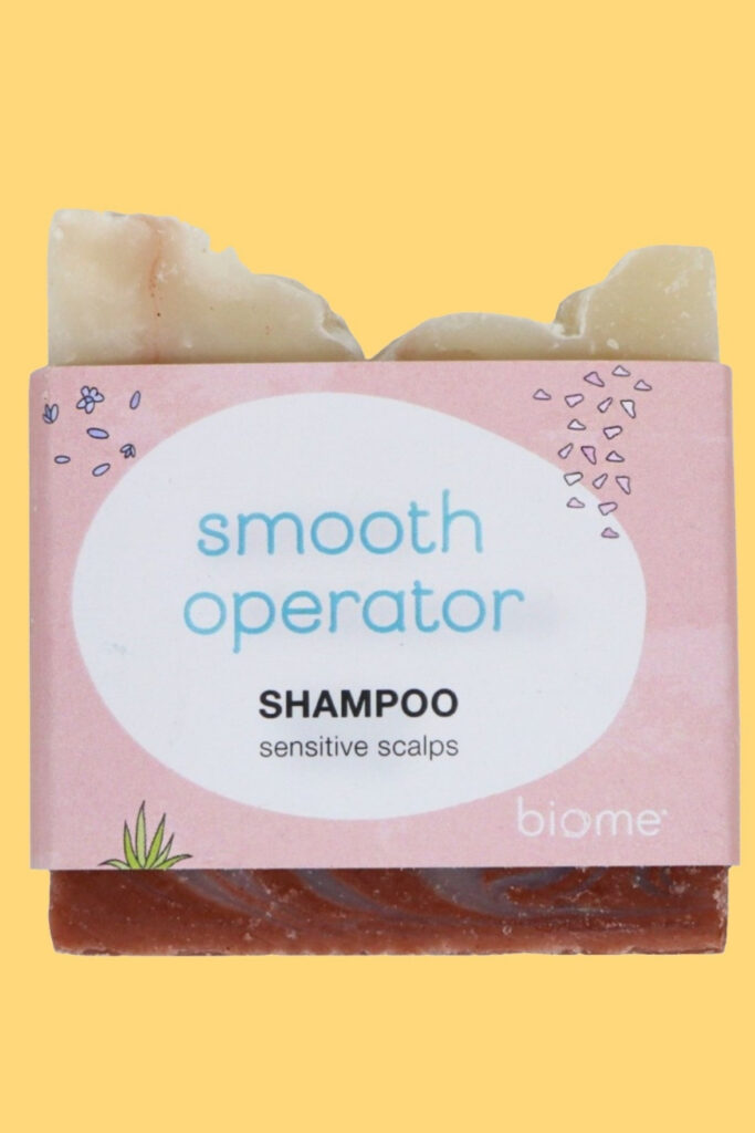 Let’s lather up a list of palm oil free shampoo. Because reducing your reliance on palm oil that’s responsible for deforestation and… Image by Biome #palmoilfreeshampoo #palmoilfreeconditioner #palmoilfreeshampoobars #shampoowithoutpalmoil #veganpalmoilfreeshampoo #bestpalmoilfreeshampoo #sustainablejungle