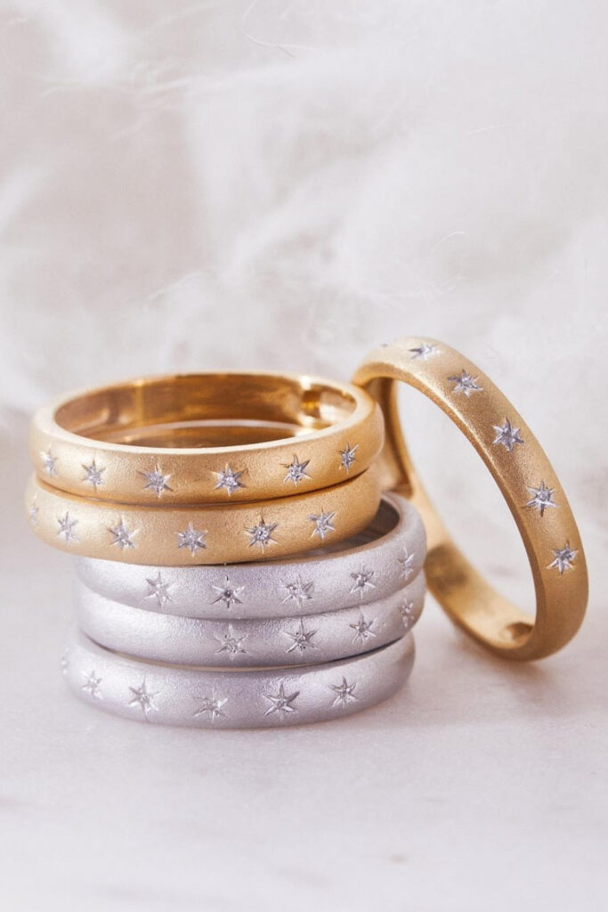 These makers of eco friendly and ethical engagement rings show transparency, socially-responsible sourcing, and sustainable materials that make diamonds shine all the brighter. Image by Ella Stein #ethicalengagementrings #sustainableengagementrings #sustainablejungle