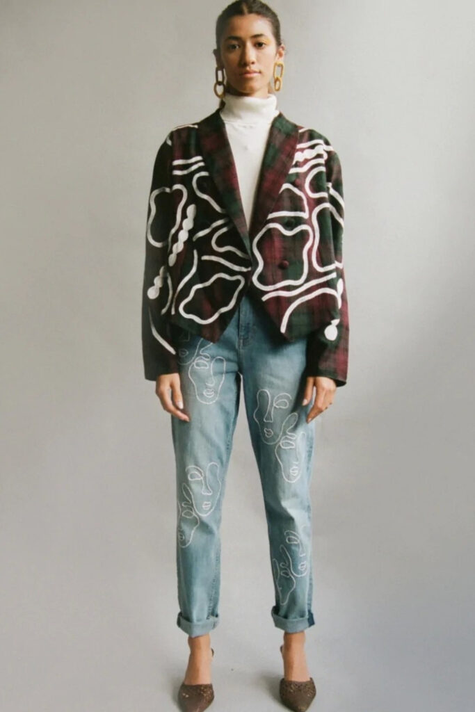 Zero waste fashion brands and designers are embracing the concept of circularity. But what is upcycled clothing and what are the benefits of upcycling… Image by Fanfare #whatisupcycledclothing #whatisupcycledfashion #whatarethebenefitsofupcycledclothing #upcyclingvsrecycling #upcyclingvsdowncycling #sustainablejungle