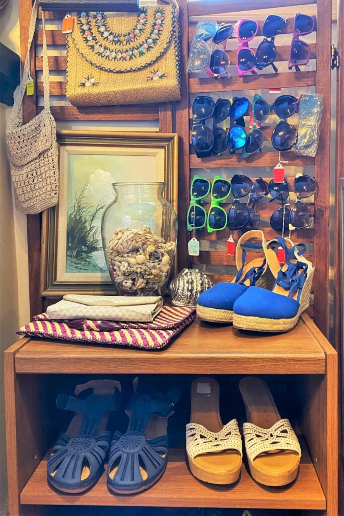 Hot weather, cacti, Camelback Mountain…the thrift stores in Phoenix are the sustainable oasis in the desert metropolis filled with… Image by Maggie's Thrift #thriftstoresphoenix #bestthriftstoresphoenix #phoenixthriftstores #thriftstoresinphoenix #bestthriftstoresinphoenix #sustainablejungle