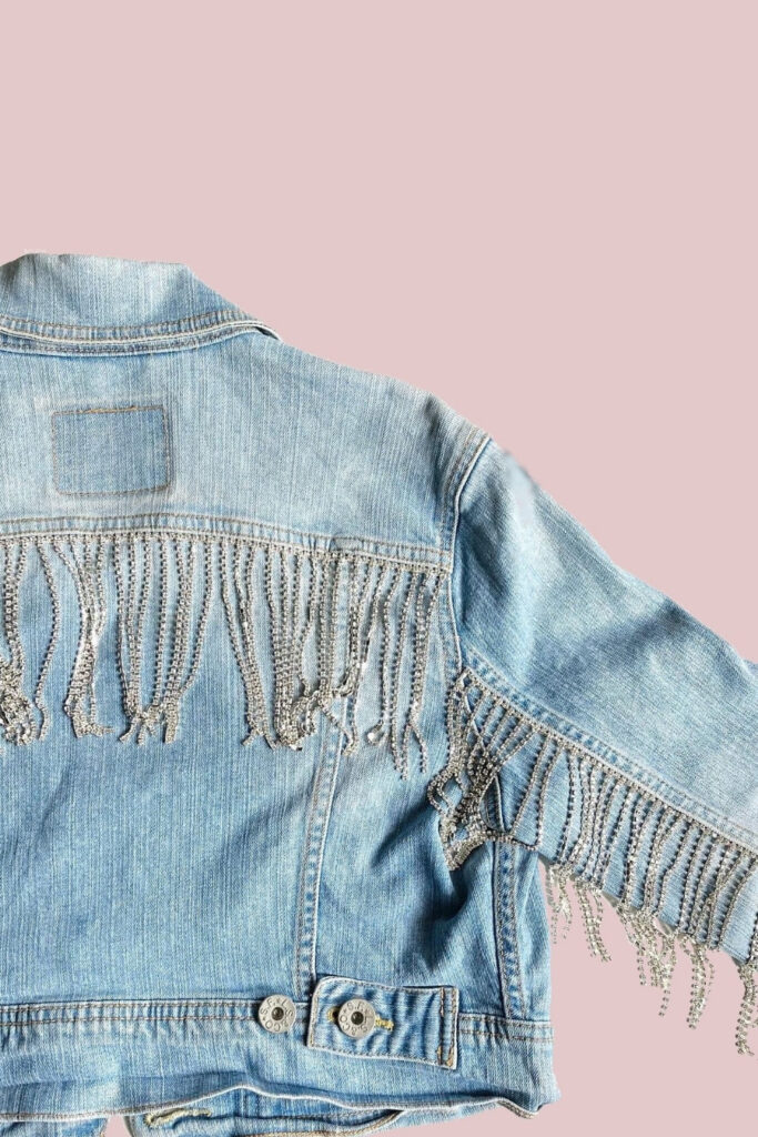 Worn out wardrobe got you down? Online clothes repair services can breathe new life into those favorite frayed jeans of yours while reminding us… Image by Make Nu #onlineclothesrepair #onlineclothesrepairshop #bestonlineclothesrepair #onlinealteration #bestonlinealteration #mailinalteration #onlineclothingrepair #clothesrepairshoponline #sustainablejungle