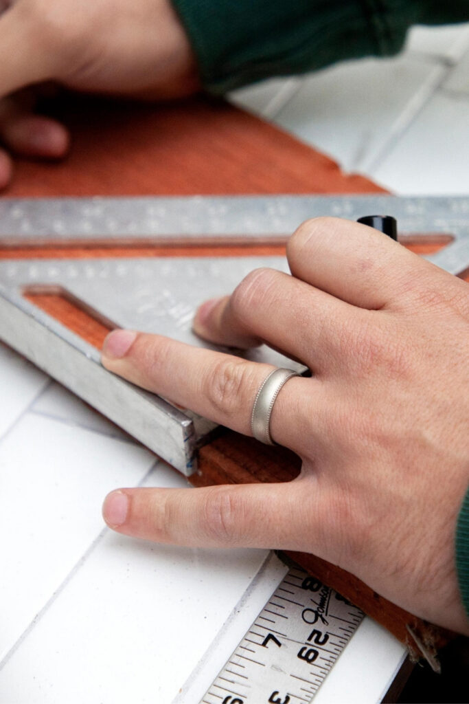 These makers of eco friendly and ethical engagement rings show transparency, socially-responsible sourcing, and sustainable materials that make diamonds shine all the brighter. Image by Ring Bear #ethicalengagementrings #sustainableengagementrings #sustainablejungle