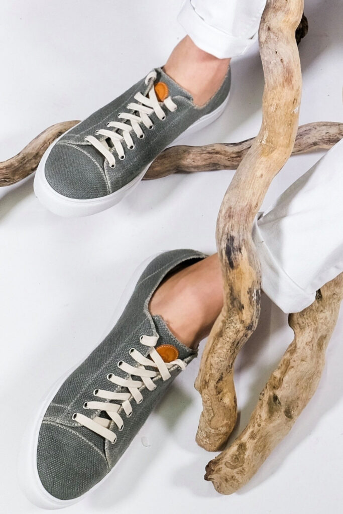 Will hemp shoes get you high? Highly sustainable, yes! We’re talking hemp shoes, hemp sneakers, hemp sandals, hemp slip-ons, and high top hemps… Image by RISORSE FUTURE #hempshoes #menshempshoes #womenshempshoes #shoesmadeofhemp #besthempshoes #hempshoebrands #sustainablejungle