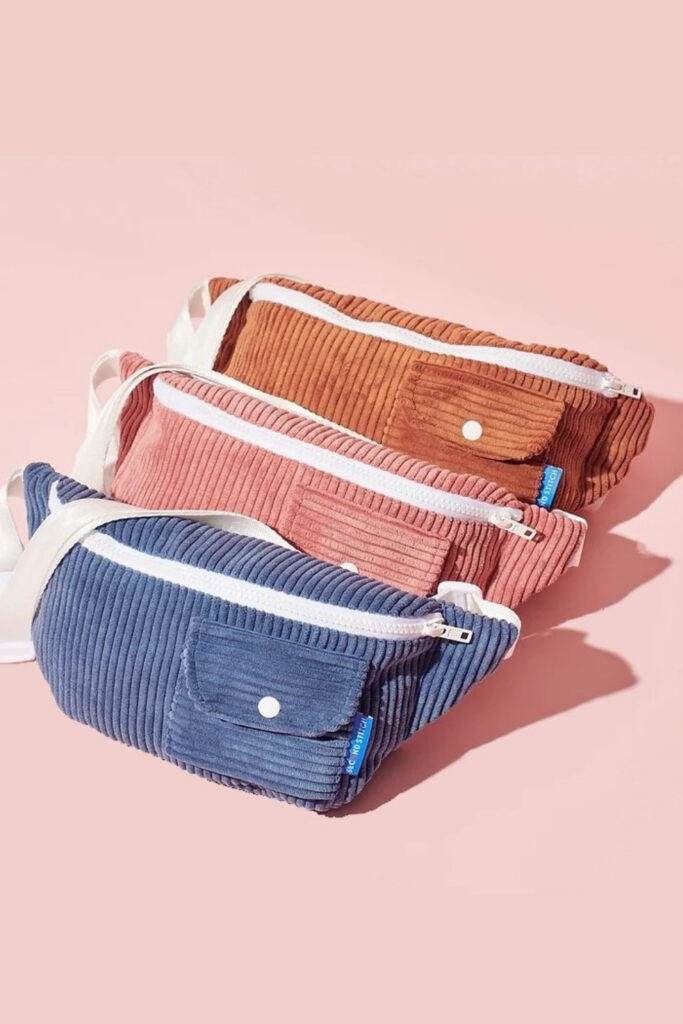 Worn out wardrobe got you down? Online clothes repair services can breathe new life into those favorite frayed jeans of yours while reminding us… Image by Second Stitch #onlineclothesrepair #onlineclothesrepairshop #bestonlineclothesrepair #onlinealteration #bestonlinealteration #mailinalteration #onlineclothingrepair #clothesrepairshoponline #sustainablejungle